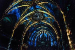 Basilique Notre-Dame et son spectacle lumineux Aura